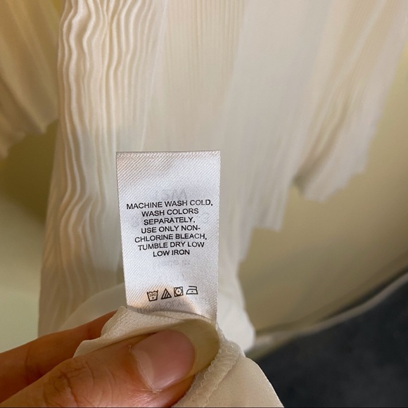 NEW ROAMAN’S Tie Neck Ruffle Pleated Blouse Sz 12 - Picture 8 of 8